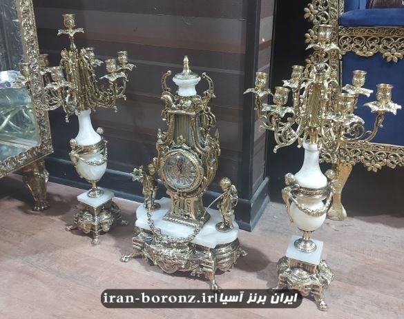 ساعت و شمعدان خروسی برنزی با سنگ سفید