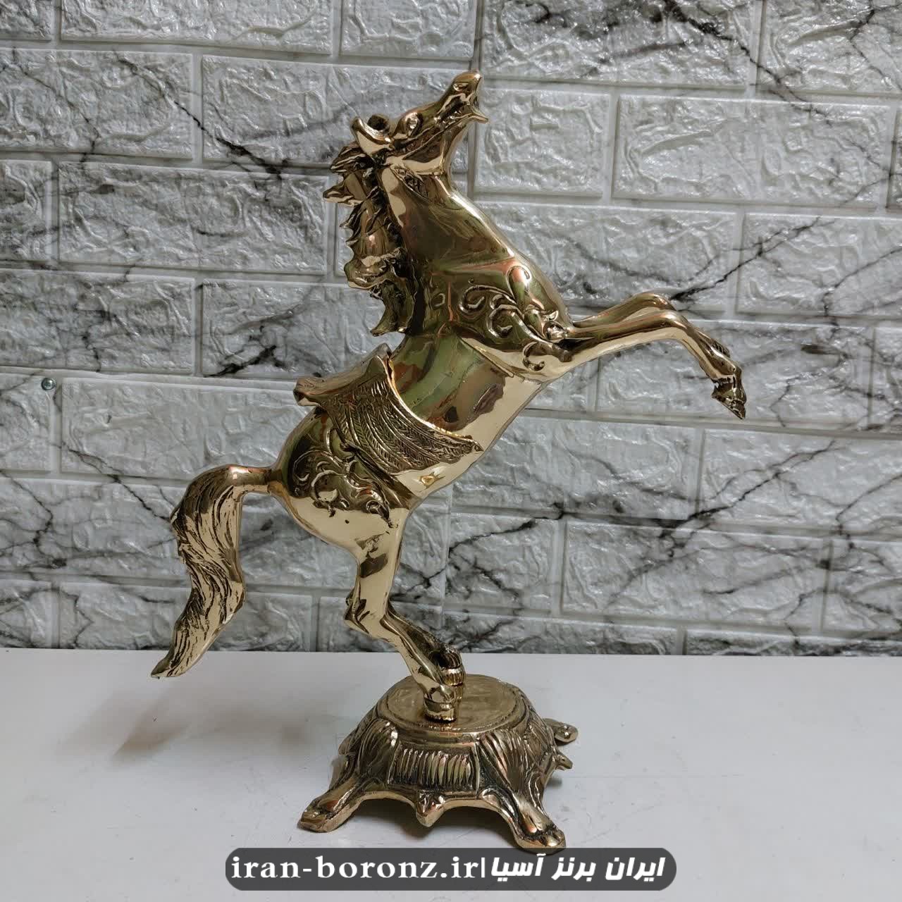مجسمه اسب برنزی