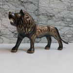 مجسمه شیر برنجی قلم خورده