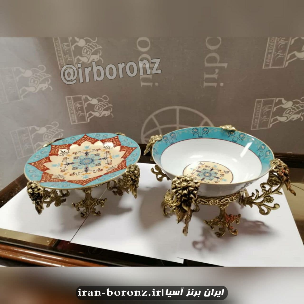 ست آجیل خوری میوه خوری رومیزی برنزی مدل پایه برگی ظرف سفید آبی