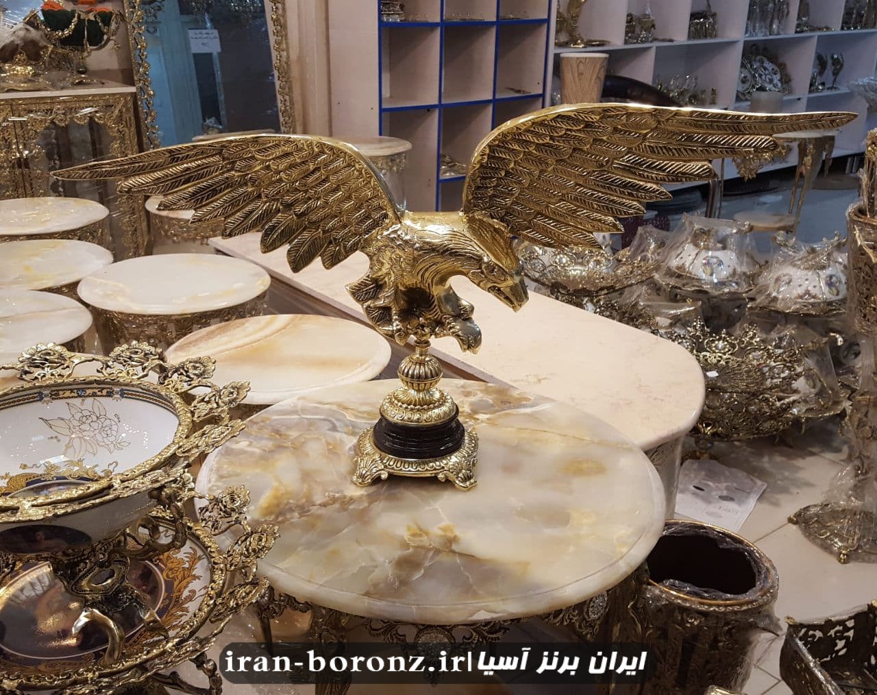 مجسمه سوپر عقاب پایه سنگ مشکی