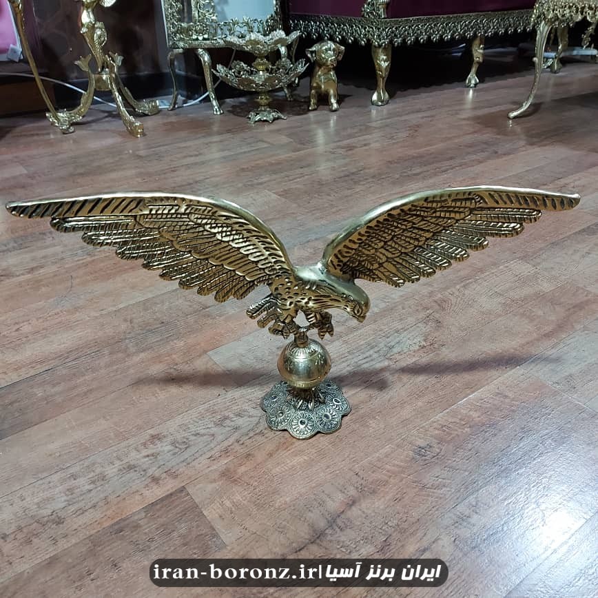 مجسمه عقاب پایه دار برنزی