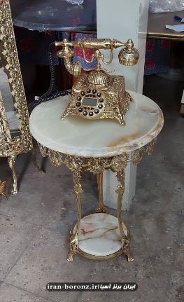 میز تلفن برنزی