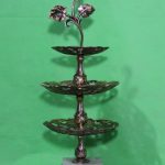 شیرینی خوری سه طبقه برنج برنزی پایه سنگ سفید